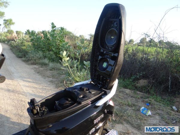 Mahindra gusto under seat storage (1)