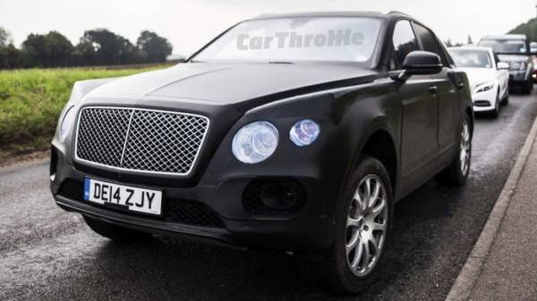New Bentley SUV spotted