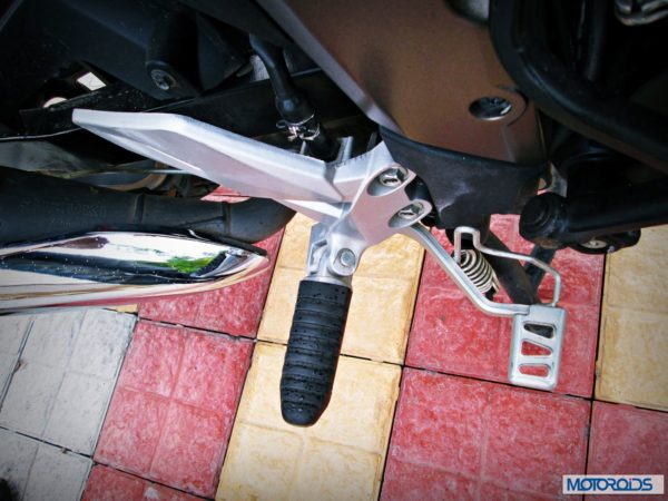 Suzuki-Gixxer-155-Review-Brake-lever-Rider-Footrest
