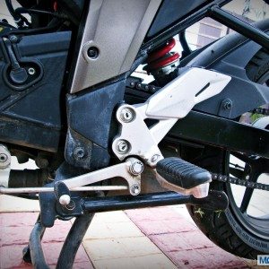 Suzuki Gixxer  Review Gear Lever Rider Footrest