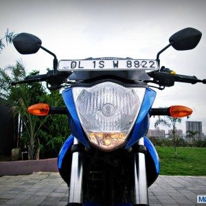 Suzuki Gixxer  Review Image Headlight Numberplate