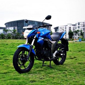 Suzuki Gixxer  Review Image Left Front Three Quarter