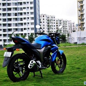 Suzuki Gixxer  Review Image Right Rear Three Quarter