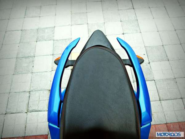 Suzuki-Gixxer-155-Review-Pillion-Seat-Grab-Bar