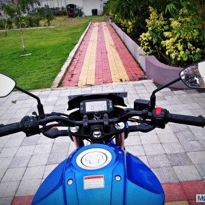 Suzuki Gixxer  Review Tank Handlebar