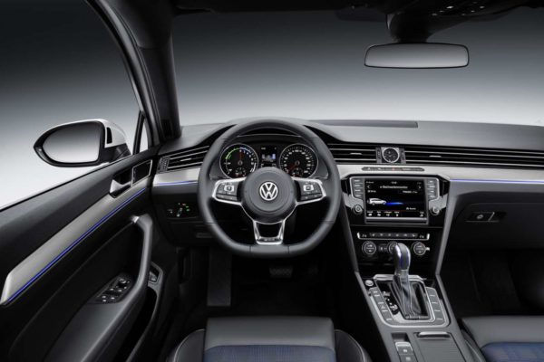 Volkswagen-Passat-GTE-Official-Image-11