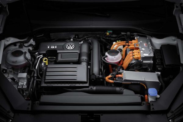 Volkswagen-Passat-GTE-Official-Image-12