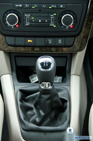 new 2014 skoda yeti center console (1)