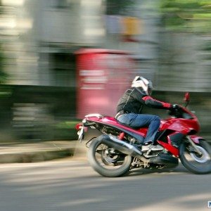 Hero MotoCorp Karizma ZMR Review Action Shots