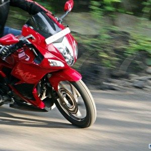 Hero MotoCorp Karizma ZMR Review Action Shots