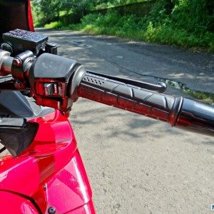 Hero MotoCorp Karizma ZMR Review Handlebar Switches Right