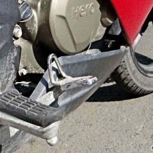 Hero MotoCorp Karizma ZMR Review Rear Brake Lever