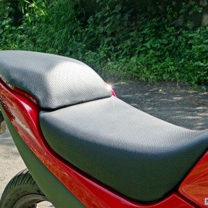 Hero MotoCorp Karizma ZMR Review Split Seat