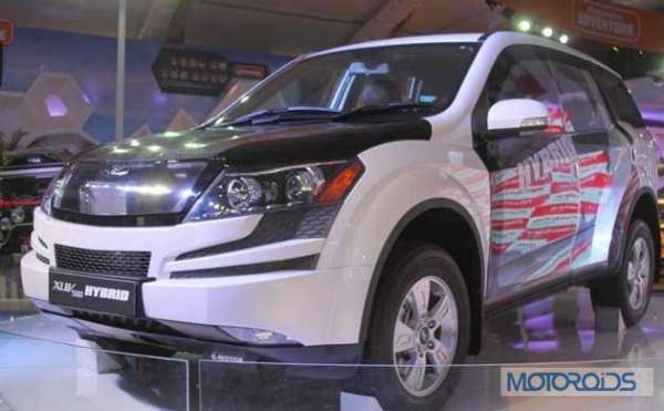 2014-mahindra-launches-xuv-500-at-variant-at-the-mid-2015