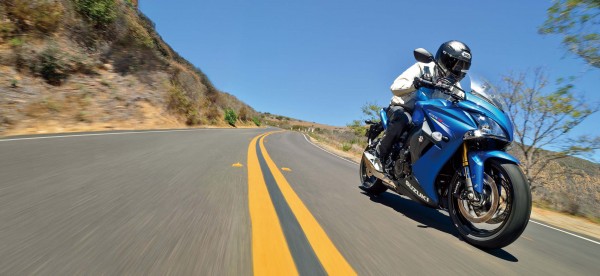 2015-Suzuki-GSX-S1000F-2