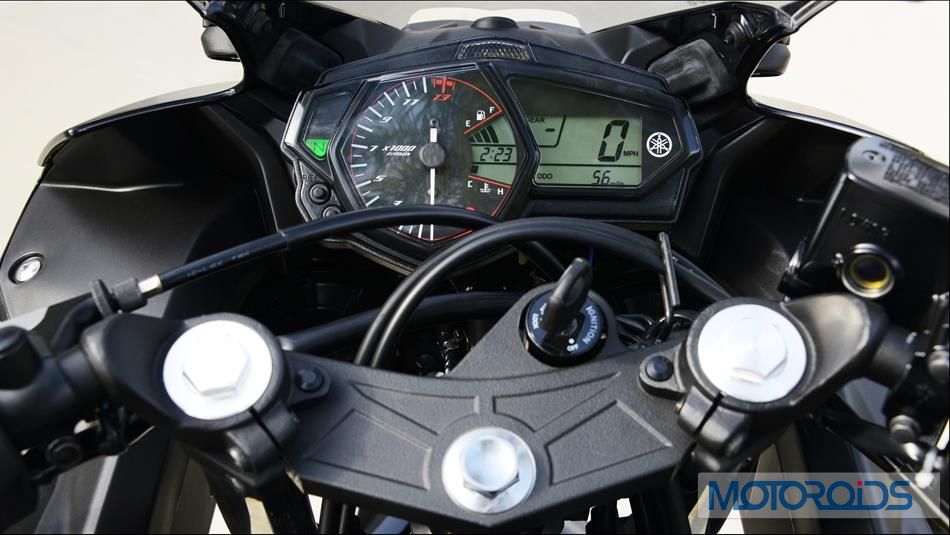 2015-Yamaha-YZF-R3-Official-Details (20)