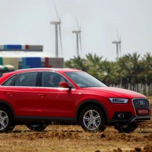 Audi Q Dynamic red