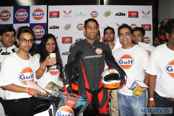 Gulf-Oil-Ride-With-Dhoni (6)