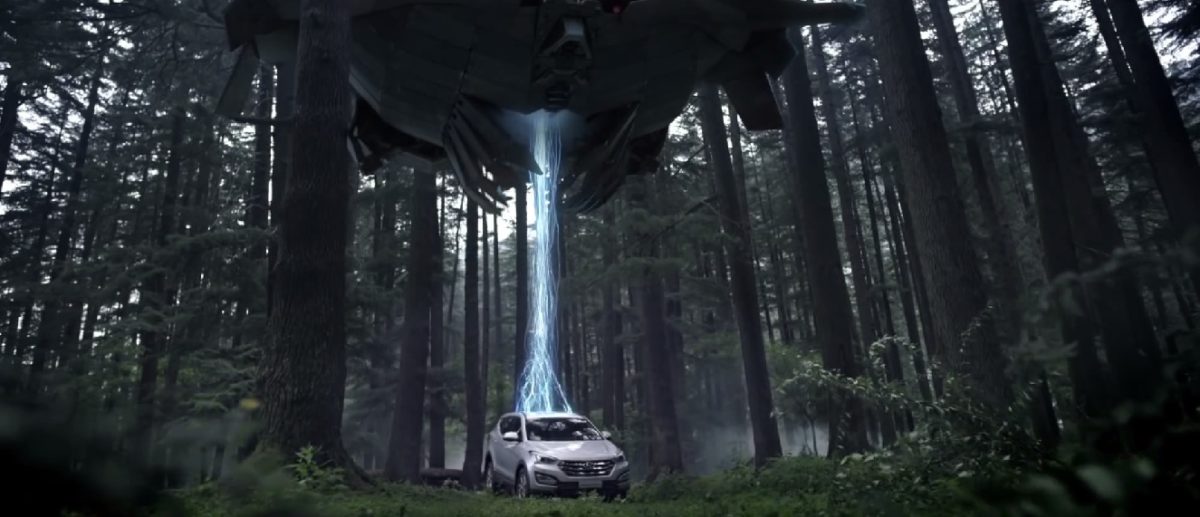 Hyundai Santa Fe Catches Aliens
