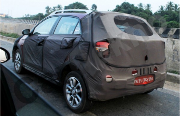 Spied-Hyundai-Elite-i20-Cross-rear-quarter