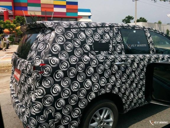 Upcoming-Toyota-Innova-Spied-3