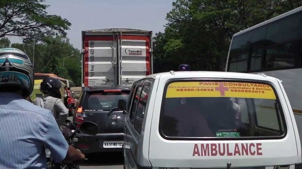 A ambulance stuck in a traffic jam with no one giving way.