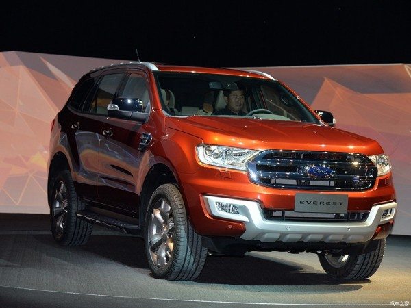 2015 Ford Endeavour (1)