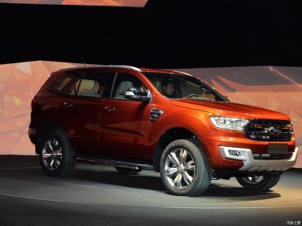 2015 Ford Endeavour (2)