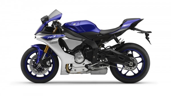 2015-Yamaha-YZF-R1-EU-Race-Blu-Studio-006