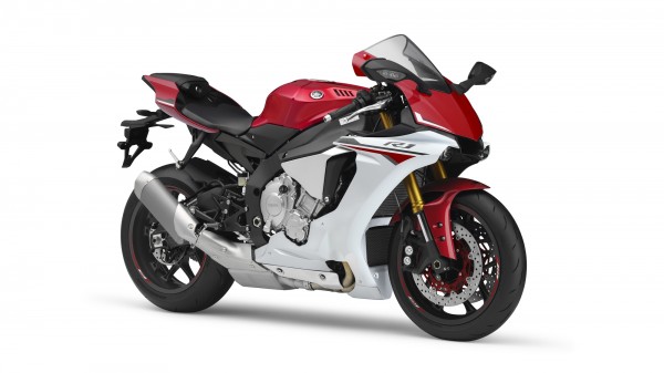 2015-Yamaha-YZF-R1-EU-Racing-Red-Studio-001