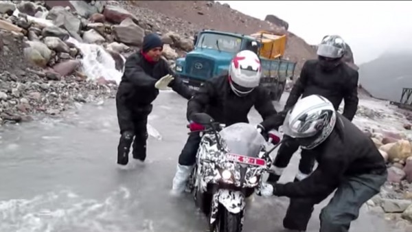 Bajaj-Pulsar-200SS-Spied-In-Himalayan-Region-2