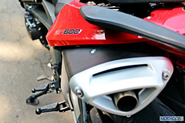 Benelli-BN600i-left-exhaust