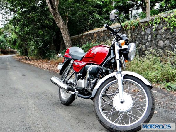 New-Hero-Splendor-Pro-Classic-Review-Right-Front-Three-Quarter