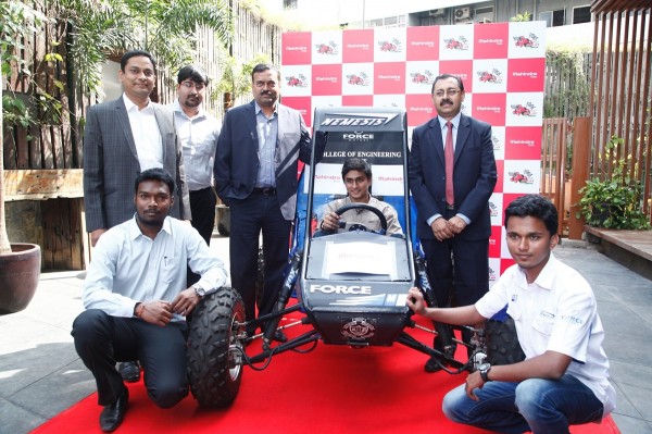 Participating team  along with the Organizing Committee of Mahindra presents BAJA SAEINDIA 2015 press conference in Pune