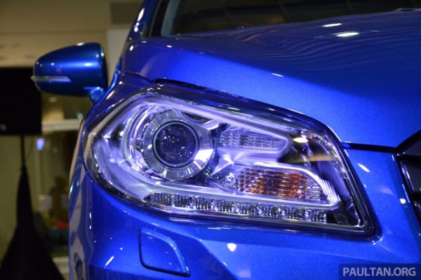 Suzuki S-Cross headlamps