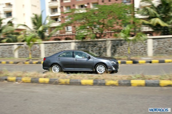 Toyota Camry Hybrid (3)