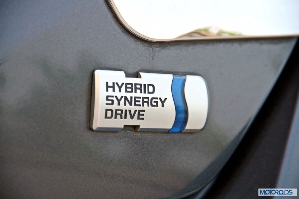 Toyota Camry Hybrid detail (5)