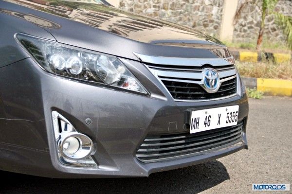 Toyota Camry Hybrid head-lamp (3)