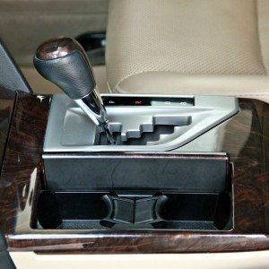 Toyota Camry Hybrid interior detail (11)