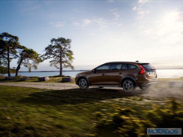 Volvo-Cars-reveals-new-V60-Cross-Country-Official image-4