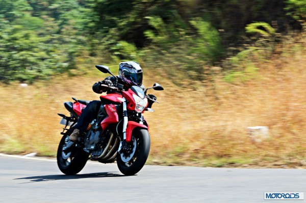 benelli-bn600i-cornering-right1092