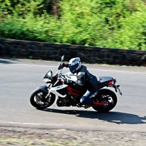 benelli tnt  cornering right