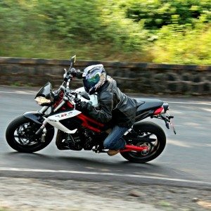 benelli tnt  cornering right