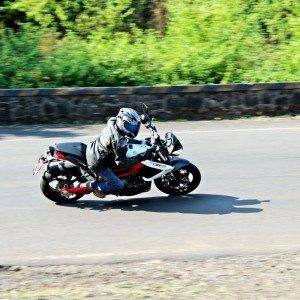 benelli tnt  cornering right