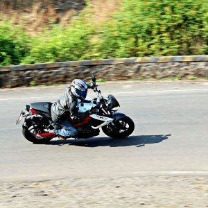 benelli tnt  cornering right