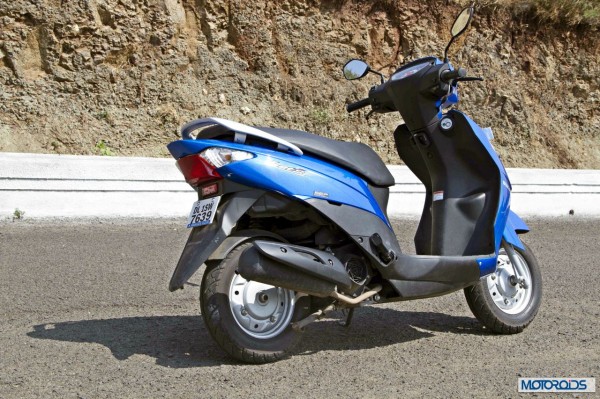 suzuki-lets-rear-three-quarters