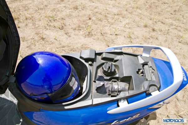 suzuki-lets-underseat-storage-helmet