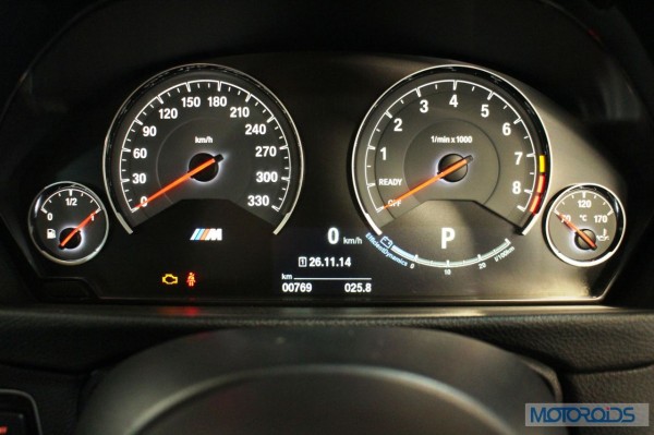 BMW M4 Instrument cluster (2)