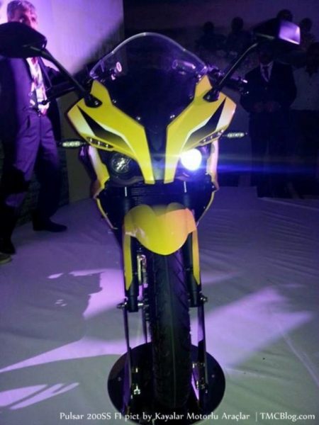 Bajaj Pulsar 200 SS (2)