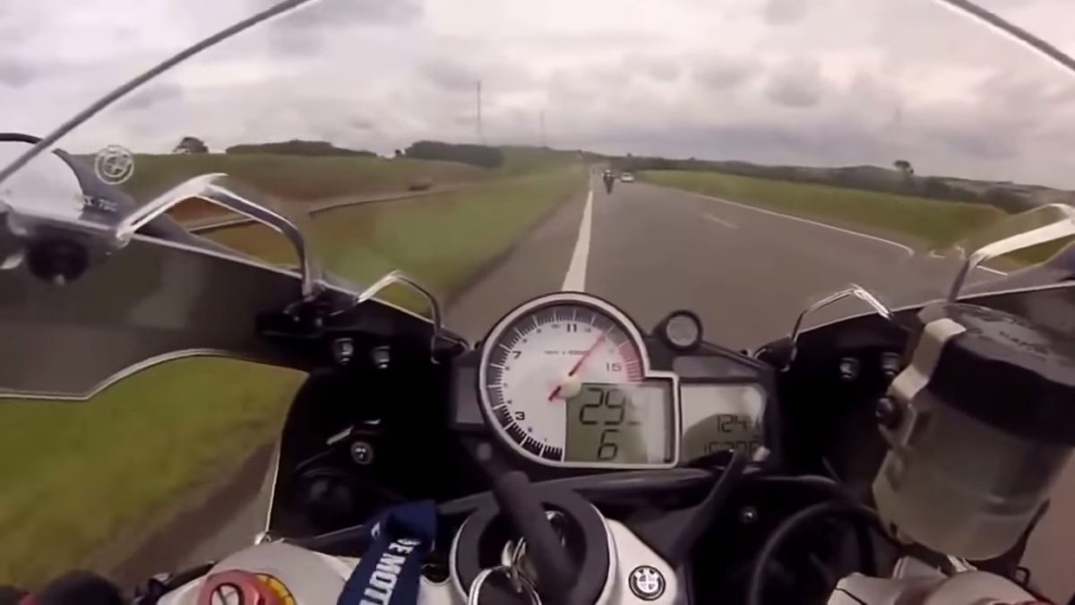 Road race at  kph